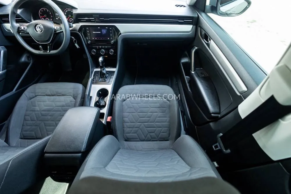 Volkswagen Passat 2021 for Sale in Dubai Image-16
