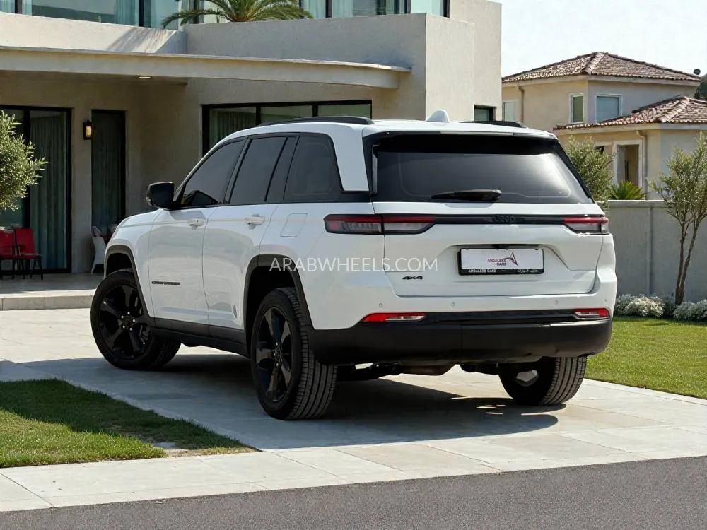 Jeep Cherokee 2022 for Sale in Dubai Image-6