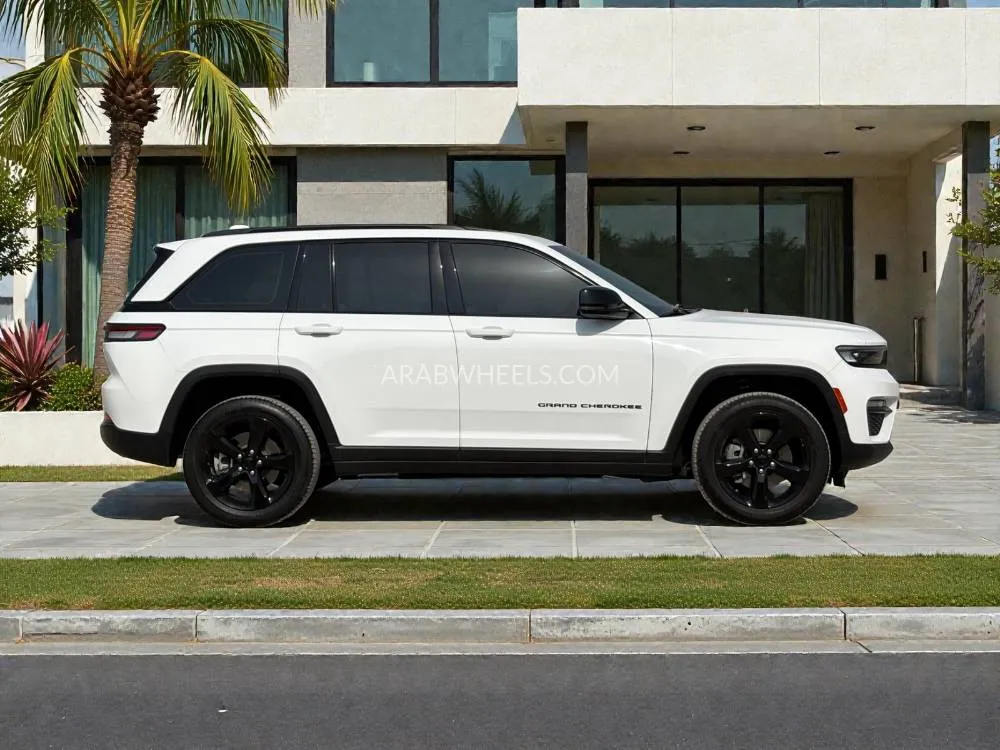 Jeep Cherokee 2022 for Sale in Dubai Image-9