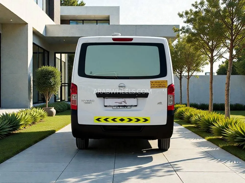 Nissan Urvan 2021 for Sale in Dubai Image-5