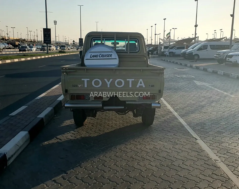 Toyota Land Cruiser 70 Series 2019 for Sale in Sharjah Image-10