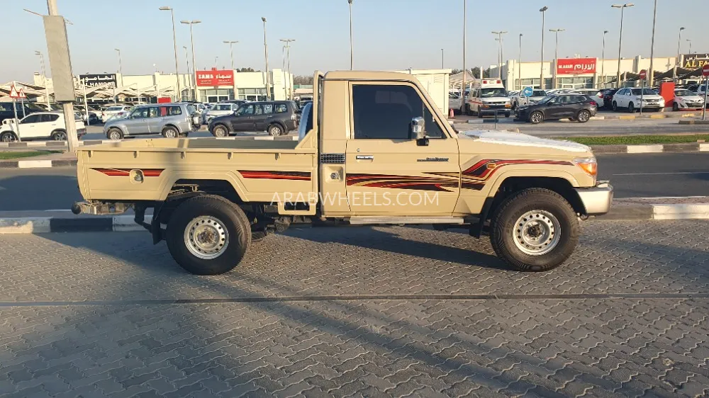 Toyota Land Cruiser 70 Series 2019 for Sale in Sharjah Image-8
