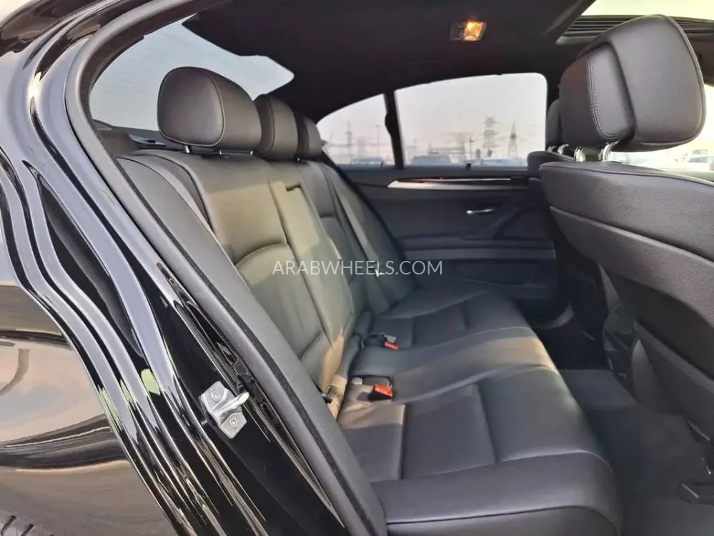 بي إم دبليو الفئة الخامسة 2013 for Sale in دبي Image-6