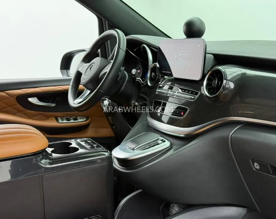 Mercedes Benz V Class 2023 for Sale in Dubai Image-9