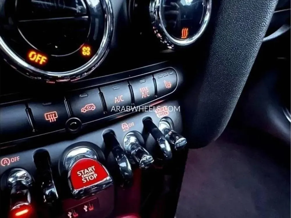 Mini Cooper 2019 for Sale in Dubai Image-9