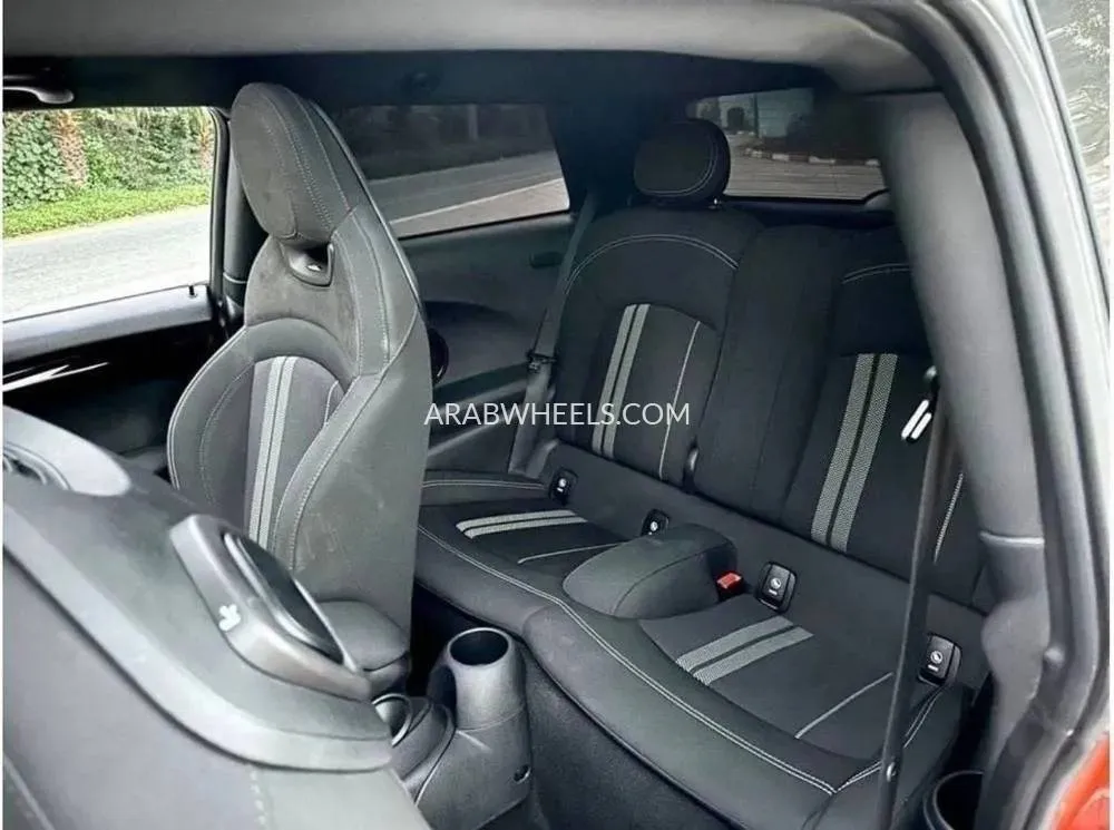 Mini Cooper 2019 for Sale in Dubai Image-12