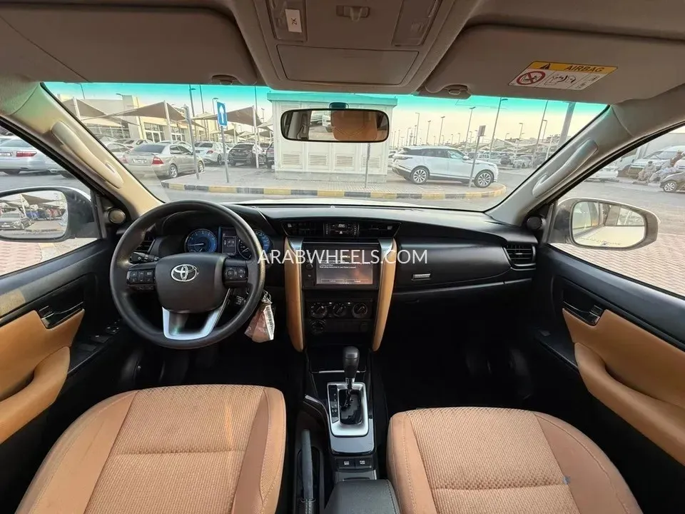 Toyota Fortuner 2021 for Sale in Sharjah Image-3