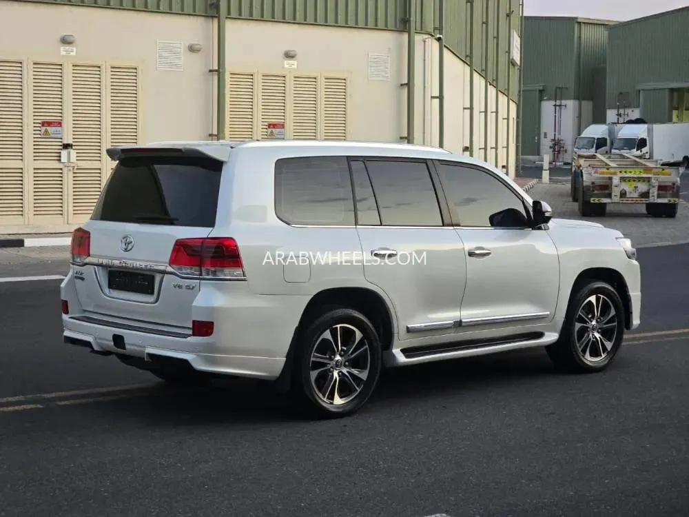 تويوتا لاند كروزر 2020 for Sale in أم القيوين Image-15