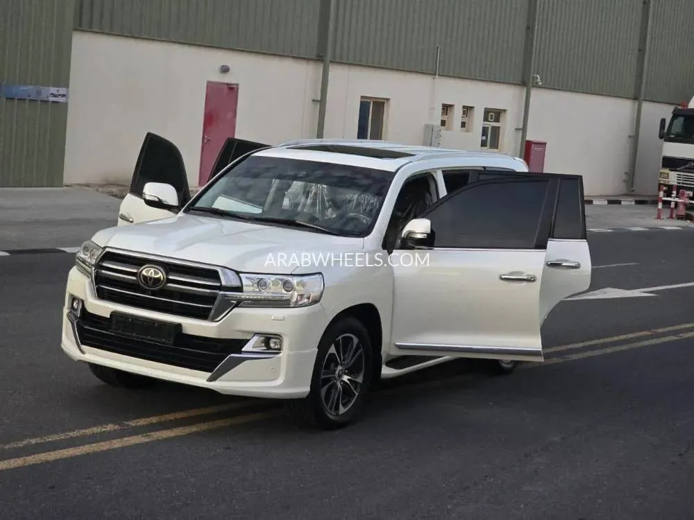 تويوتا لاند كروزر 2020 for Sale in أم القيوين Image-22
