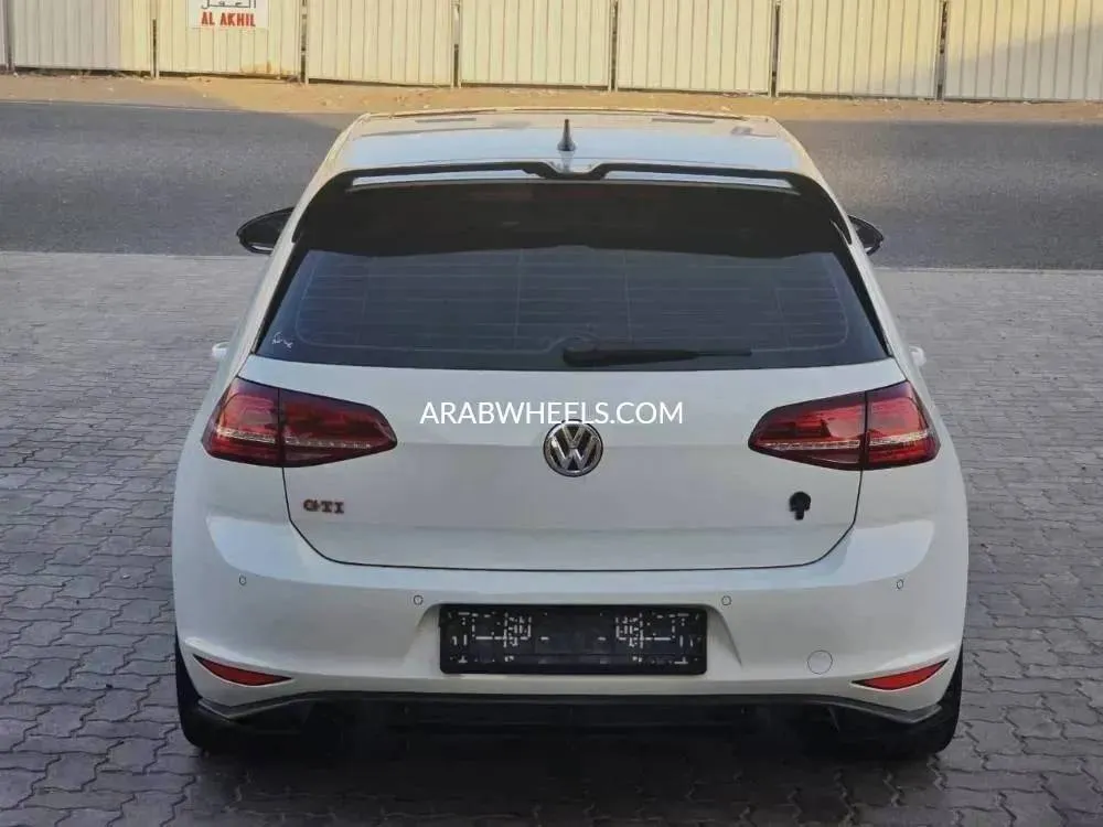  فولكس واجن جولف 2015 for Sale in أم القيوين Image-9
