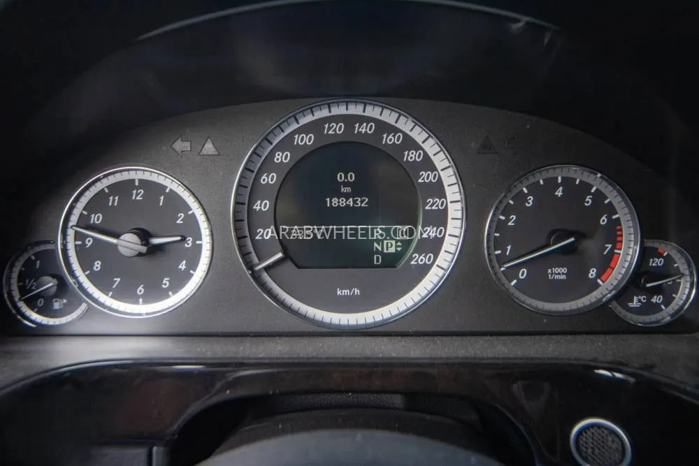 مرسيدس بنز كلاس E 2010 for Sale in عجمان Image-11