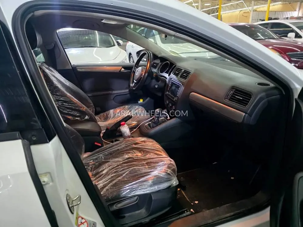 Volkswagen Jetta 2016 for Sale in Ajman Image-13