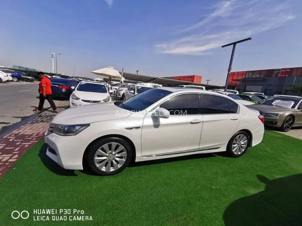 Honda Accord 2016 for Sale in Sharjah Image-2