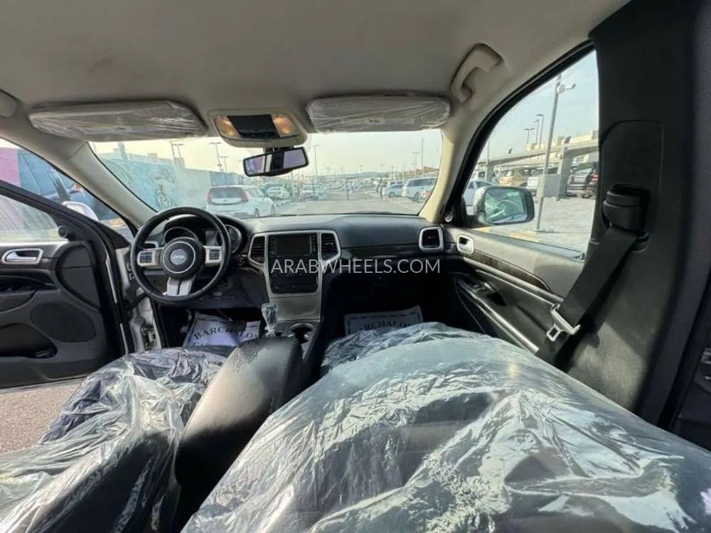 Jeep Cherokee 2012 for Sale in Sharjah Image-12