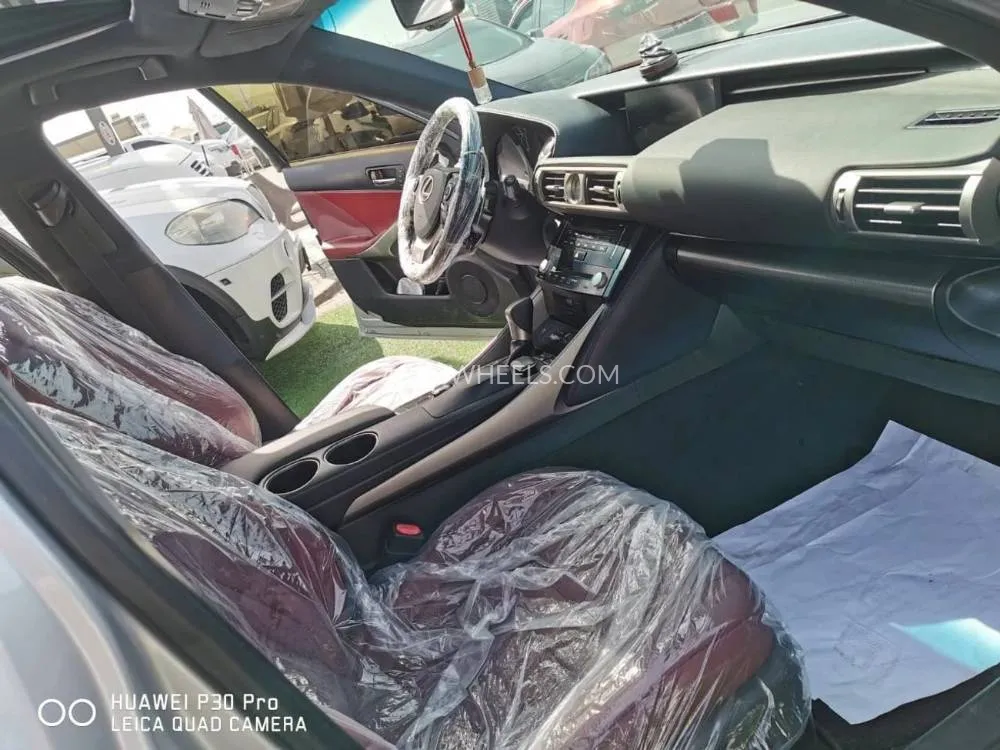 Lexus IS 2014 for Sale in Sharjah Image-10