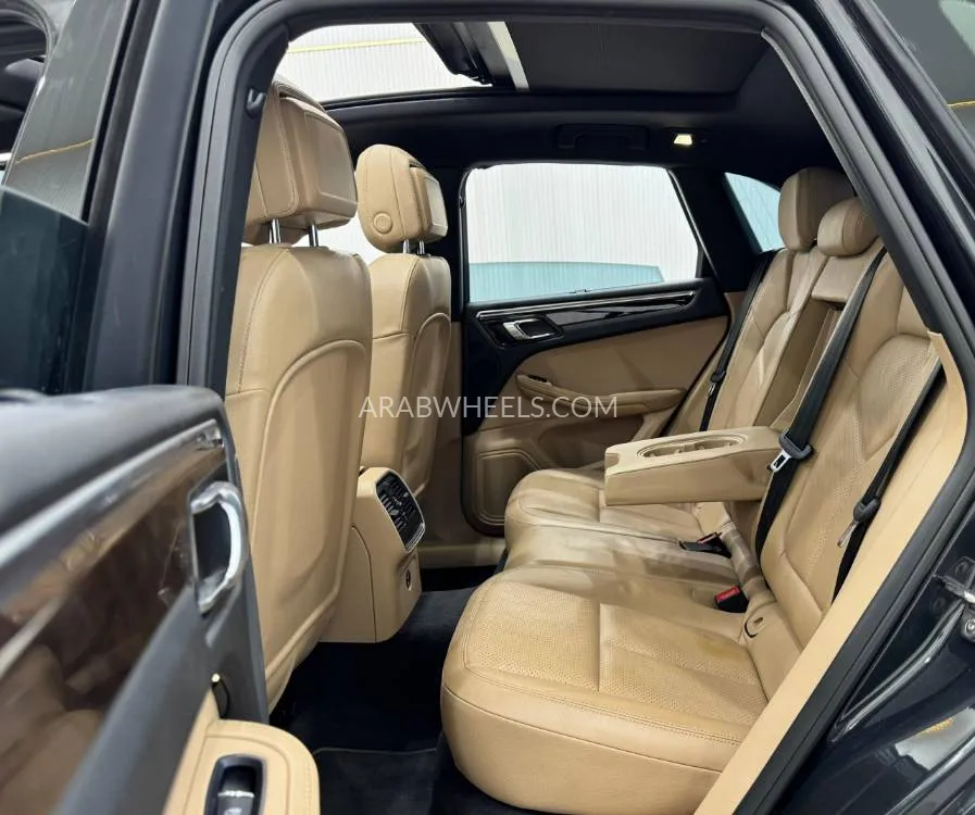 Porsche Macan 2020 for Sale in Dubai Image-9