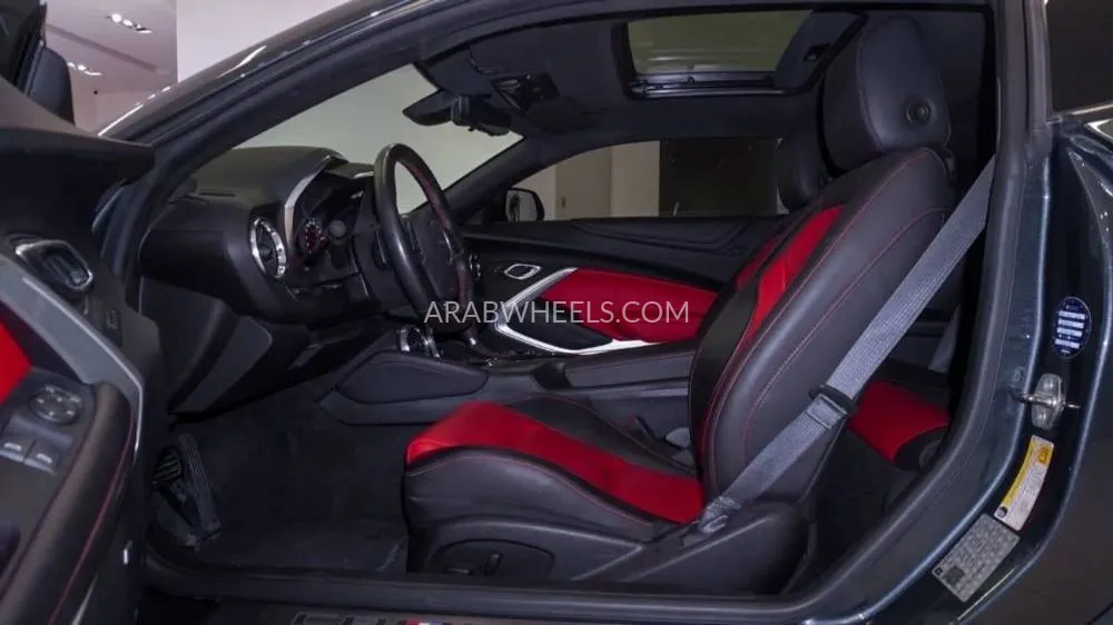 Chevrolet Camaro 2019 for Sale in Sharjah Image-9