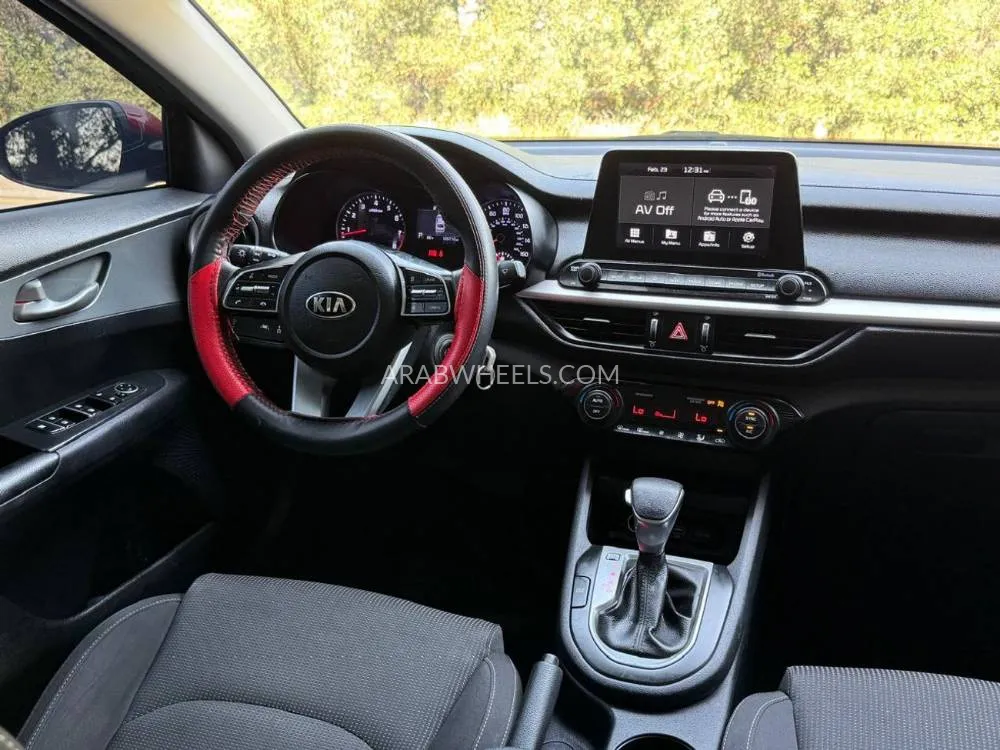 Kia Forte 2019 for Sale in Sharjah Image-8