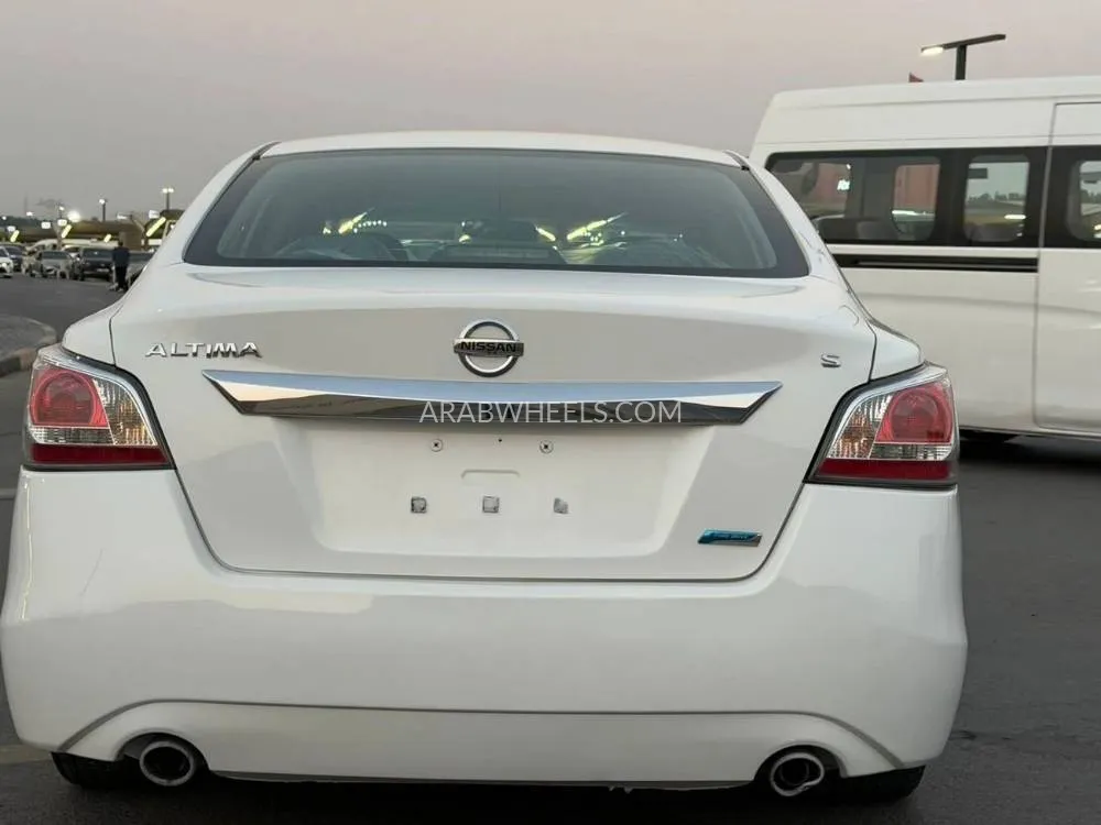 Nissan Altima 2014 for Sale in Sharjah Image-11