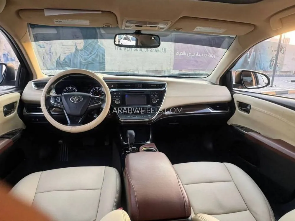 تويوتا أفالون 2014 for Sale in الشارقة Image-6