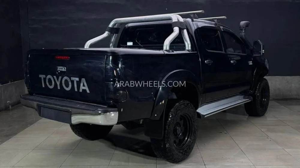 Toyota Hilux 2015 for Sale in Dubai Image-5