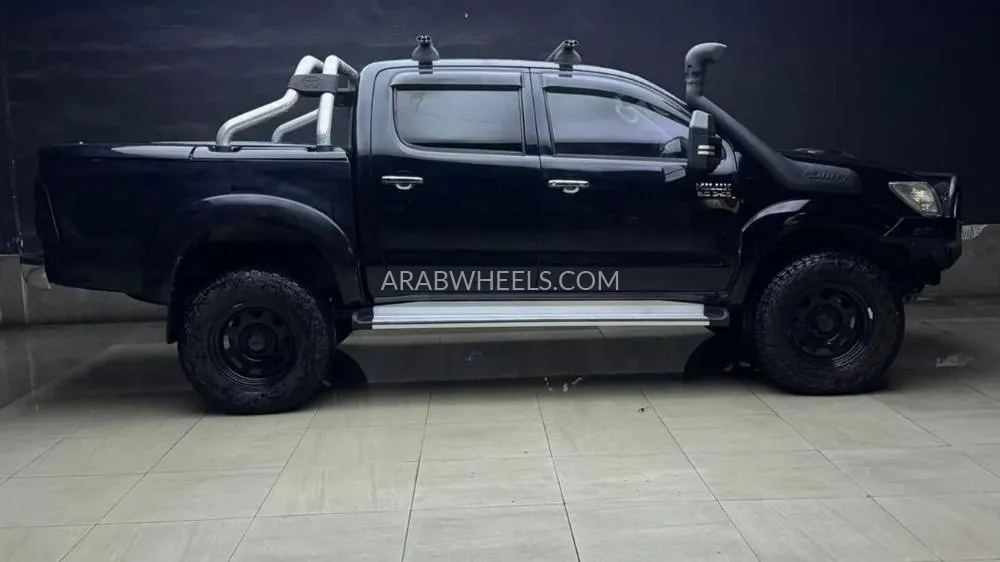 Toyota Hilux 2015 for Sale in Dubai Image-8