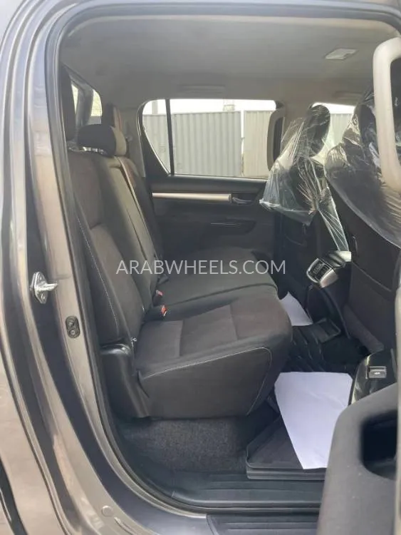 Toyota Hilux 2018 for Sale in Dubai Image-10