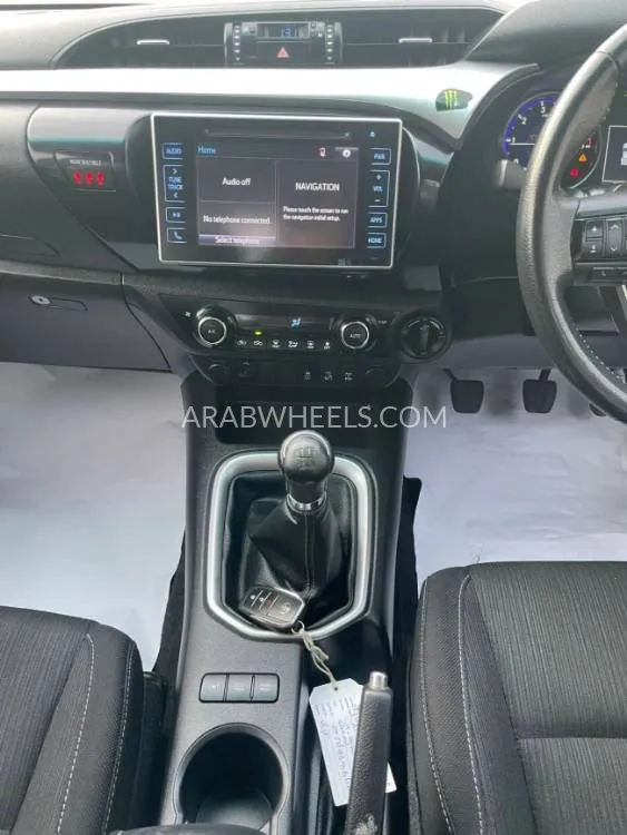 Toyota Hilux 2018 for Sale in Dubai Image-12