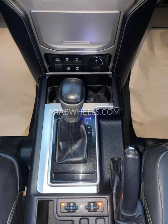 Toyota Land Cruiser Prado 2020 for Sale in Dubai Image-9