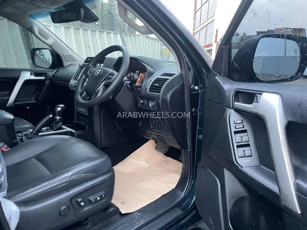 Toyota Land Cruiser Prado 2020 for Sale in Dubai Image-10