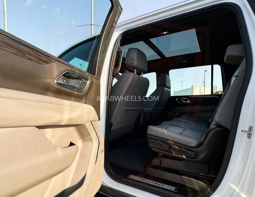 Chevrolet Suburban 2023 for Sale in Sharjah Image-10