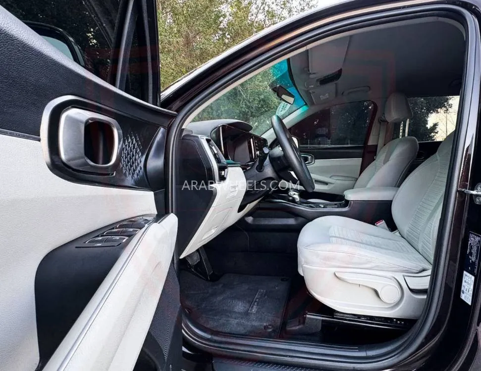 Kia Sorento 2023 for Sale in Sharjah Image-8