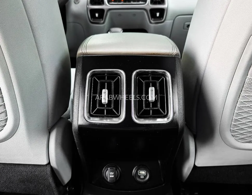 Kia Sorento 2023 for Sale in Sharjah Image-11