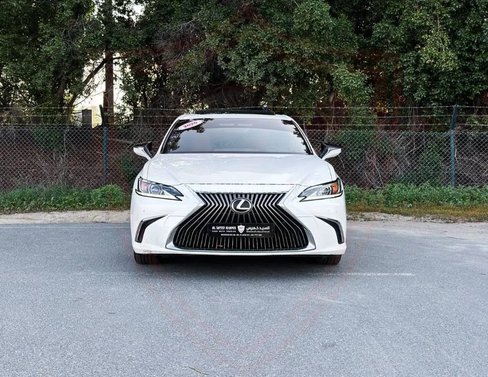 Lexus ES 2020 for Sale in Sharjah Image-2