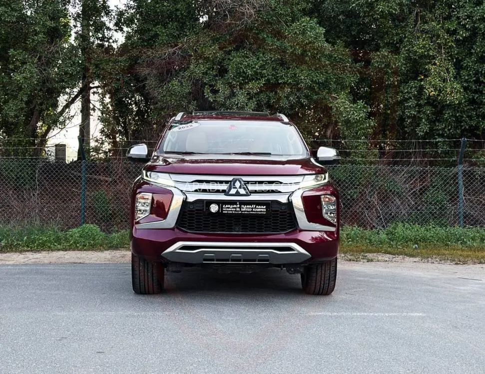 Mitsubishi Montero Sport 2022 for Sale in Sharjah Image-2