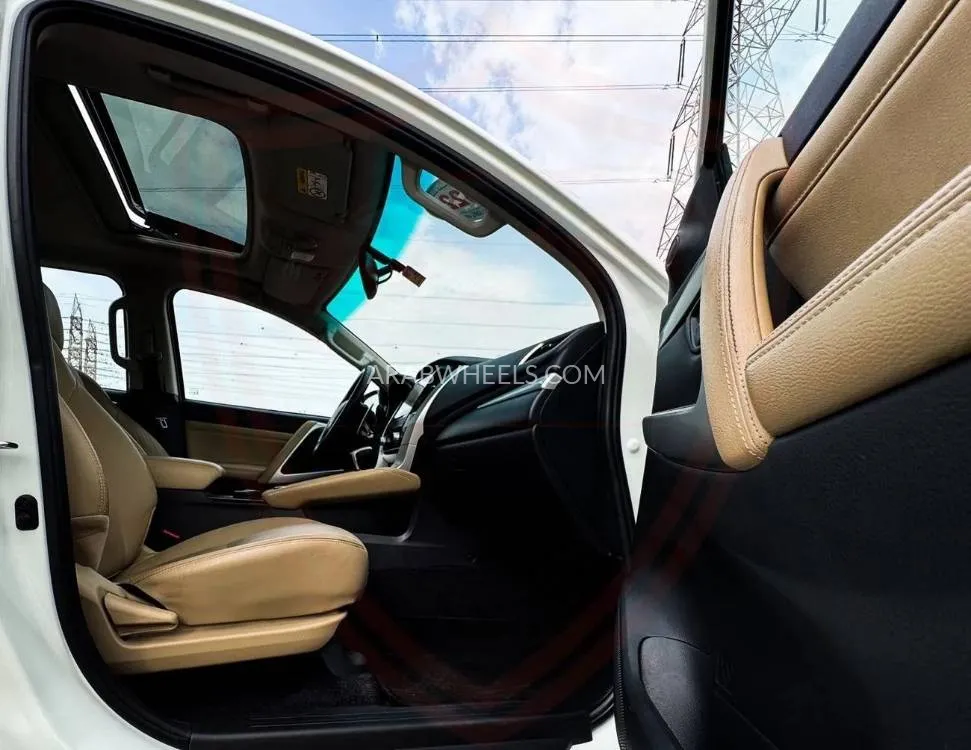 Mitsubishi Montero Sport 2022 for Sale in Sharjah Image-9