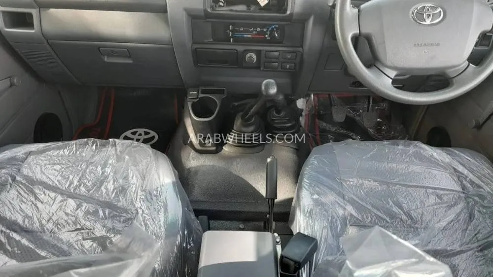Toyota Land Cruiser 70 Series 2017 for Sale in Dubai Image-10