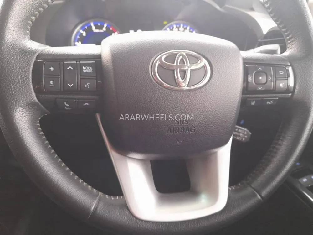 Toyota Hilux 2019 for Sale in Dubai Image-11