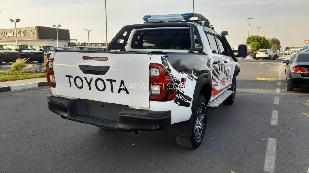 Toyota Hilux 2021 for Sale in Dubai Image-9