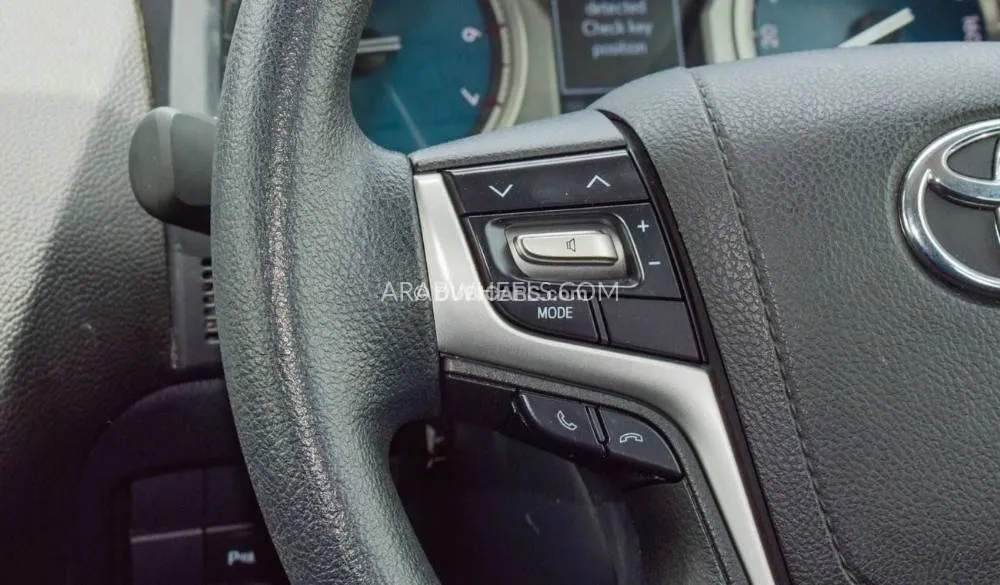 Toyota Land Cruiser Prado 2019 for Sale in Dubai Image-9