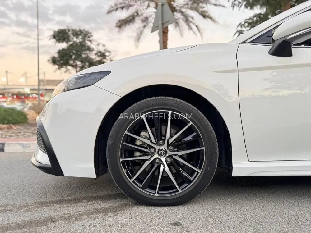 Toyota Camry 2023 for Sale in Dubai Image-2