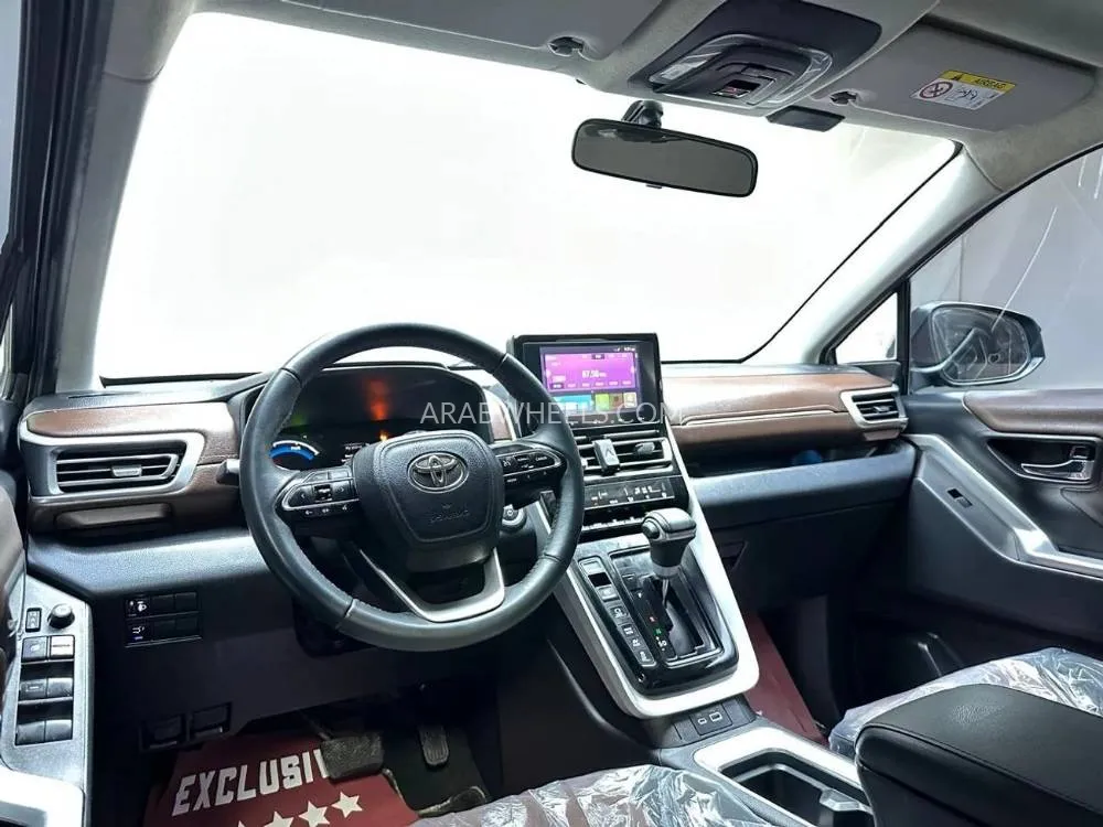 Toyota Innova 2024 for Sale in Dubai Image-12