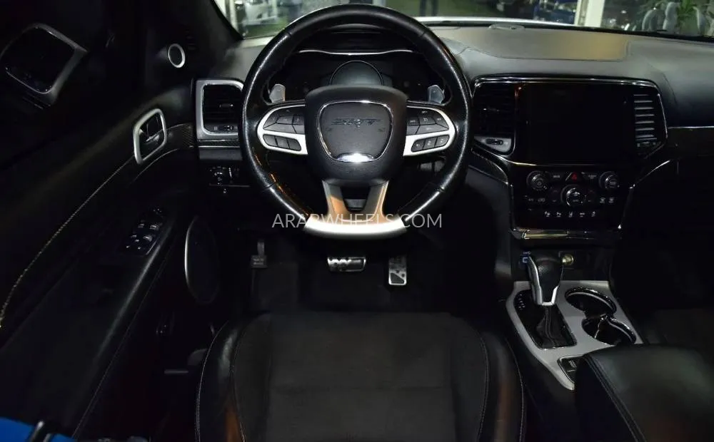 Jeep Cherokee 2020 for Sale in Dubai Image-12