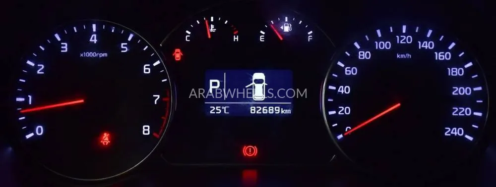 Kia Carens 2016 for Sale in Dubai Image-12