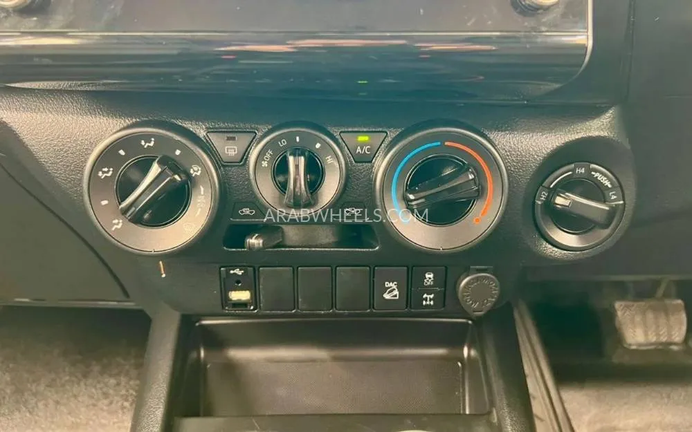 تويوتا هايلوكس 2023 for Sale in دبي Image-9