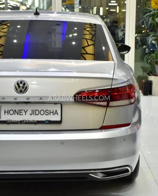 Volkswagen Passat 2021 for Sale in Dubai Image-9