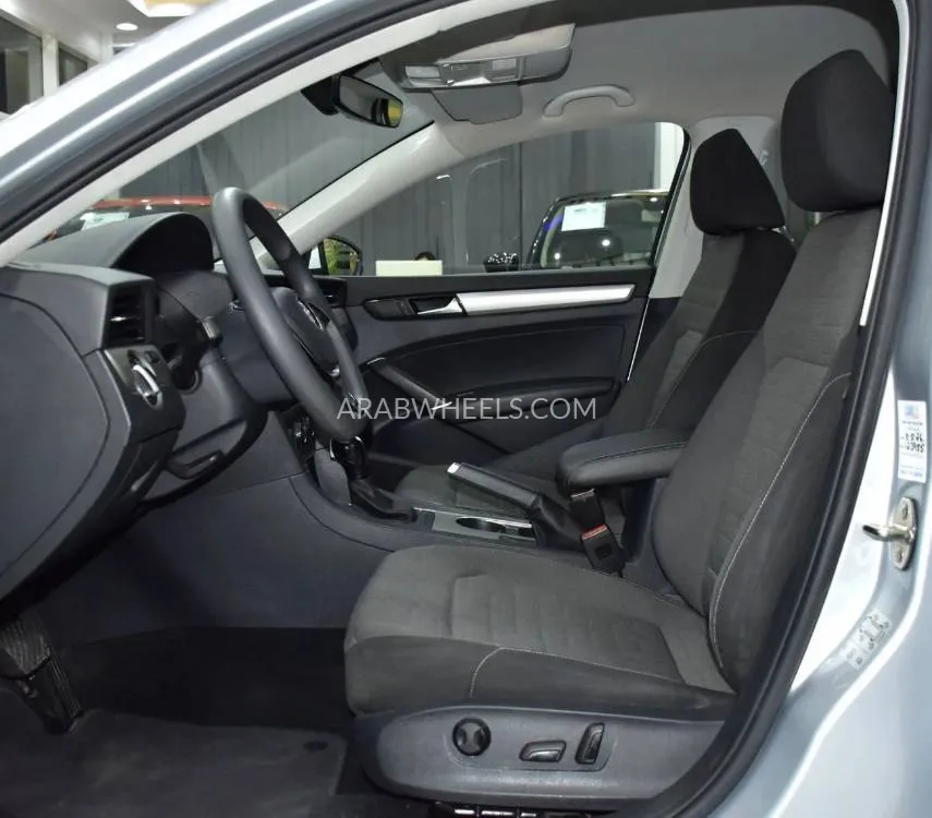 Volkswagen Passat 2021 for Sale in Dubai Image-10