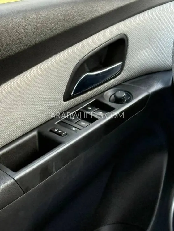 شيفروليه كروز 2016 for Sale in الشارقة Image-15