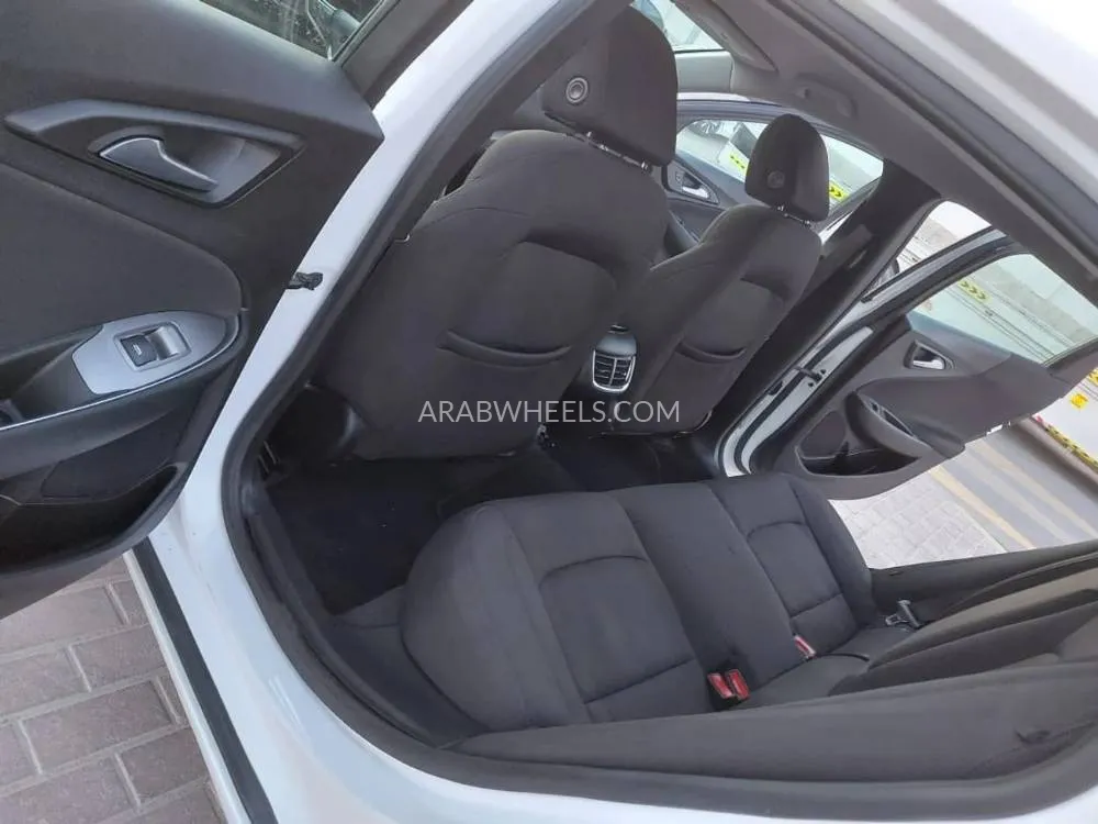 Chevrolet Malibu 2020 for Sale in Sharjah Image-7