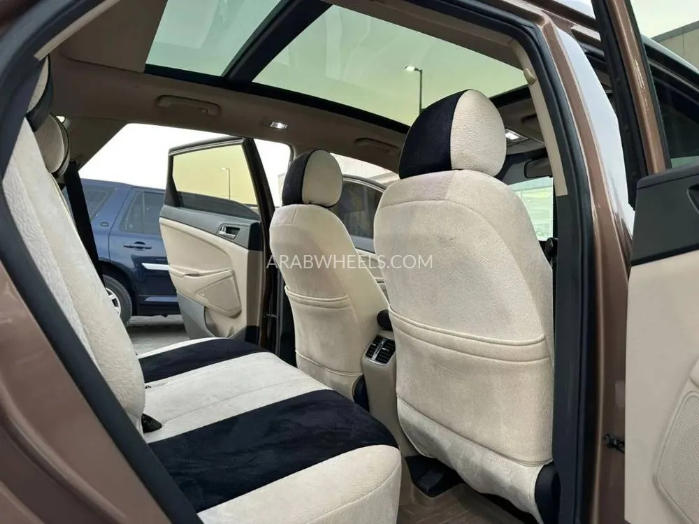 Hyundai Tucson 2017 for Sale in Sharjah Image-8